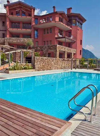 Apartment Sleeps 6 Pool