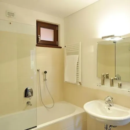 Sleeps 6 Pool Apartment *