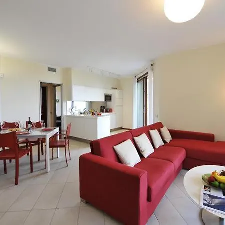 Sleeps 6 Pool *