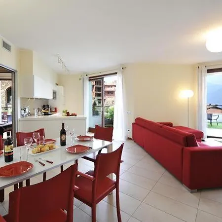 Sleeps 6 Pool Apartment *